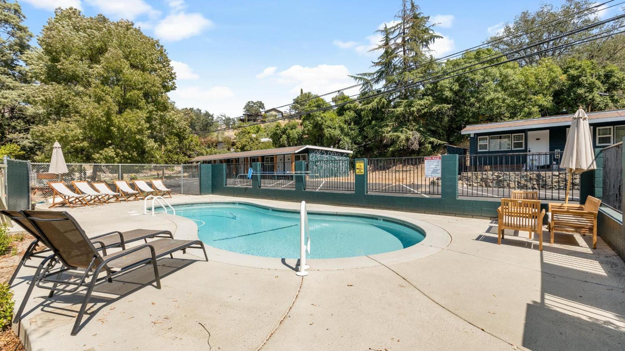 The Rae | Sequoia Motel Rm 5 スリー・リバーズ エクステリア 写真